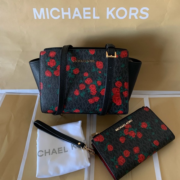 Michael Kors Handbags - ***SOLD*** Michael Kors Selma Crossbody & Wallet